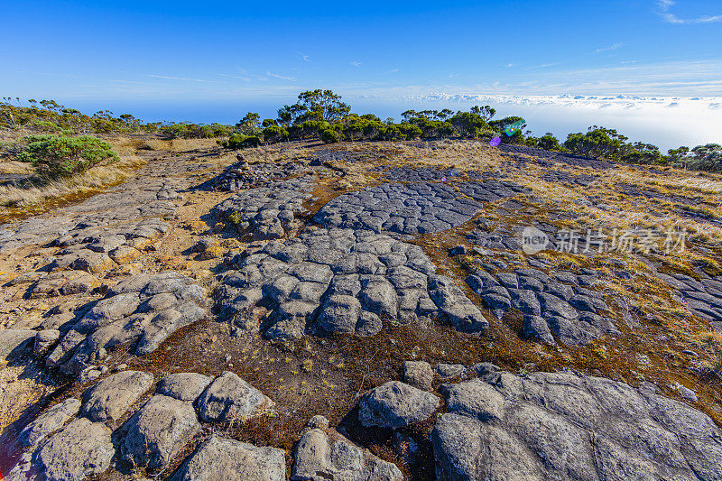 La Roche ?crite，上升的最后一部分。留尼旺岛徒步旅行路线，火山景观。